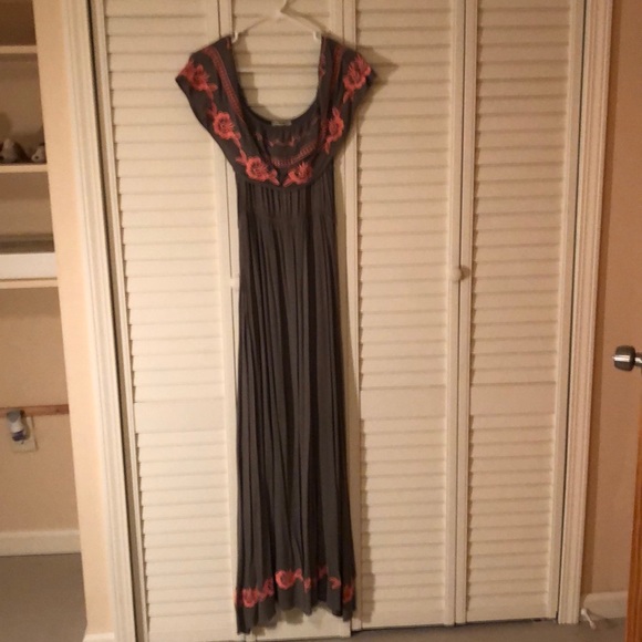 Off the shoulder maxi - Picture 1 of 5